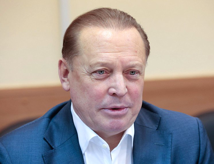 Член Комитета по защите конкуренции Айдар Метшин