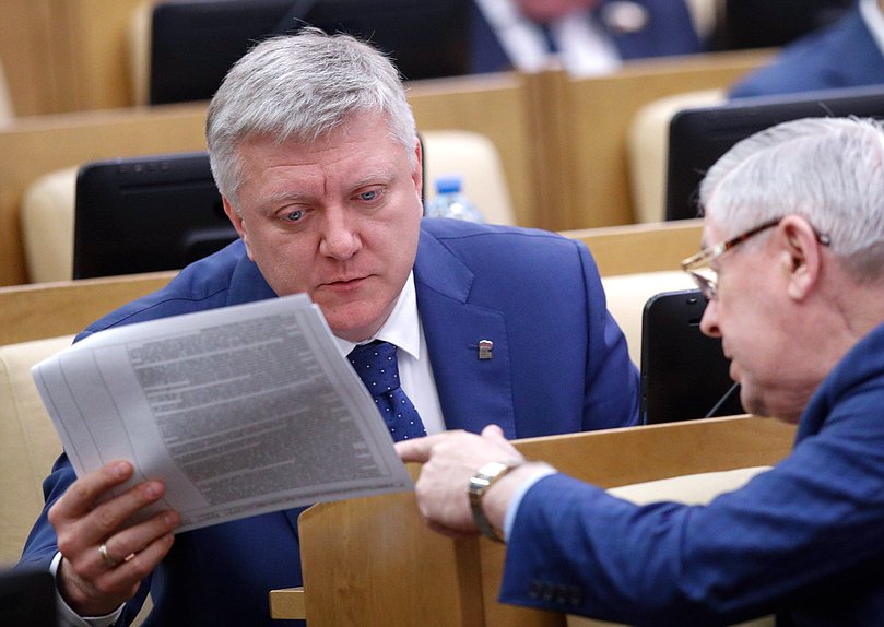 Член Комитета по государственному строительству и законодательству Дмитрий Вяткин