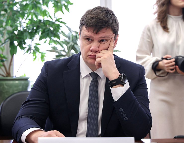 Член Комитета по молодежной политике Александр Амелин