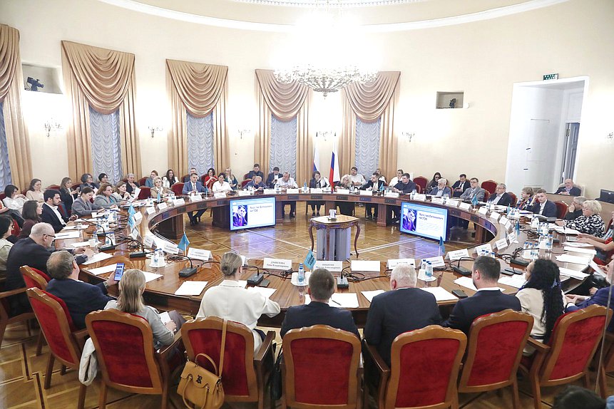 Круглый стол на тему "Вопросы регулирования психологической деятельности в России"