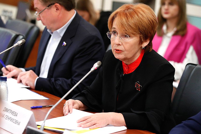 Член Комитета по бюджету и налогам Оксана Дмитриева