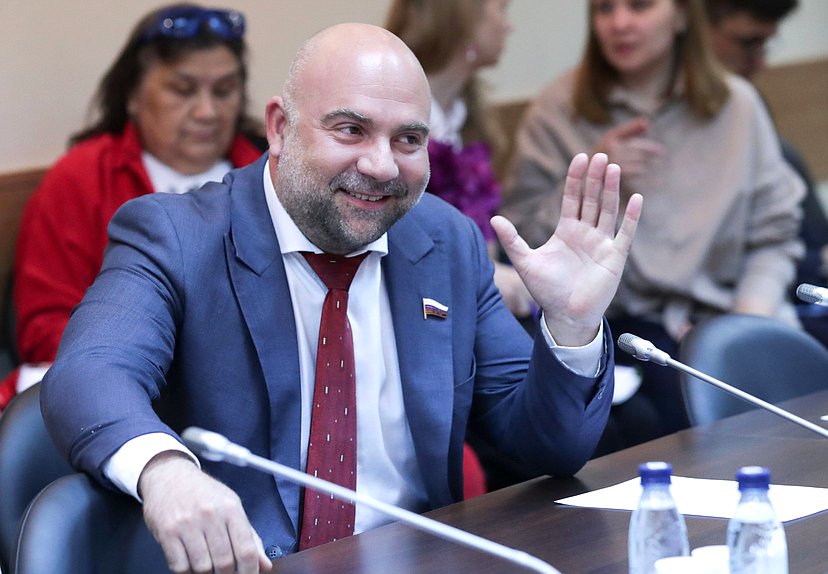 Член Комитета по экологии, природным ресурсам и охране окружающей среды Тимофей Баженов