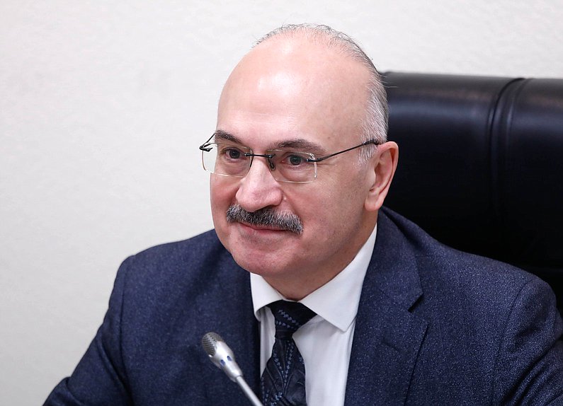 Председатель Комитета по науке и высшему образованию Сергей Кабышев