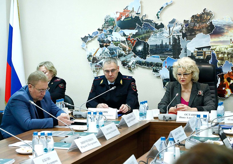 Председатель Комитета по защите семьи, вопросам отцовства, материнства и детства Нина Останина