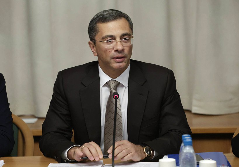 Председатель Комитета по промышленности и торговле Владимир Гутенев