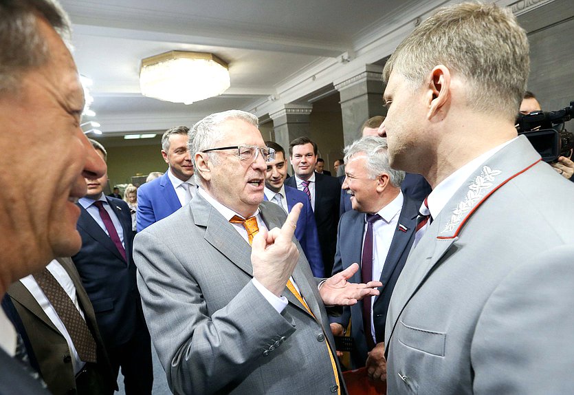 Руководитель фракции ЛДПР Владимир Жириновский и Генеральный директор — председатель правления ОАО «Российские железные дороги» Олег Белозеров