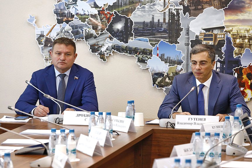 Председатель Комитета по промышленности и торговле Владимир Гутенев и Заместитель Председателя Комитета по промышленности и торговле Александр Дроздов