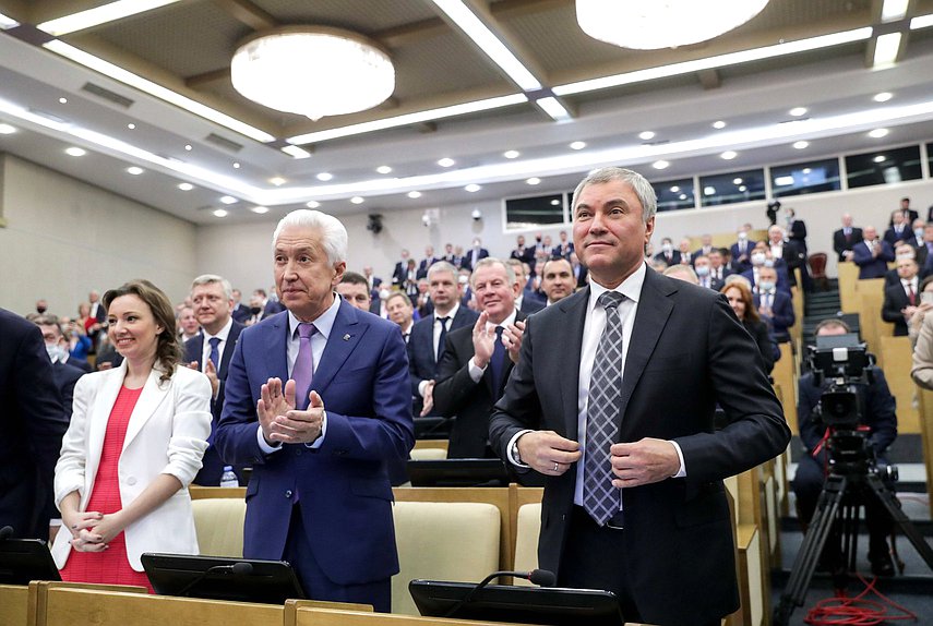 Председатель Государственной Думы Вячеслав Володин, руководитель фракции «Единая Россия» Владимир Васильев и заместитель Председателя Государственной Думы Анна Кузнецова