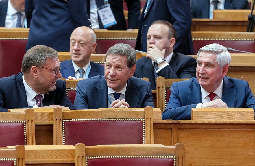 Deputy Chairmen of the State Duma Alexander Babakov and Vladislav Davankov, Deputy Speaker of the Federation Council Konstantin Kosachev and First Deputy Chairmen of the State Duma Alexander Zhukov and Ivan Melnikov