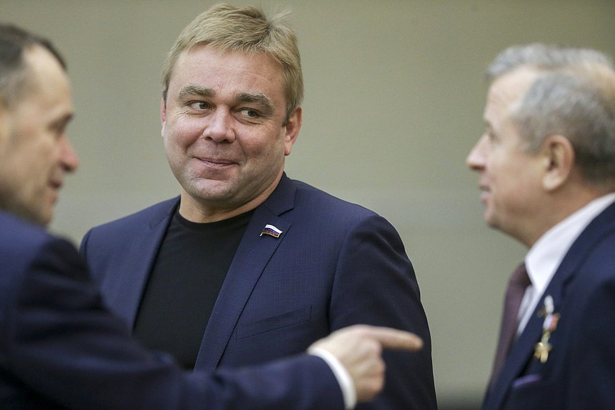 Член Комитета по транспорту и строительству Максим Сураев