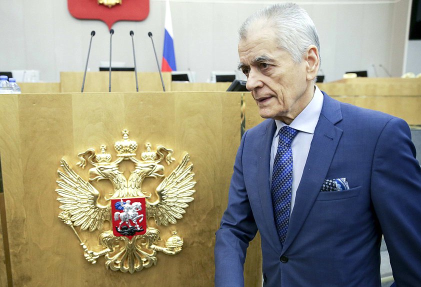 Первый заместитель Председателя Комитета по образованию и науке Геннадий Онищенко