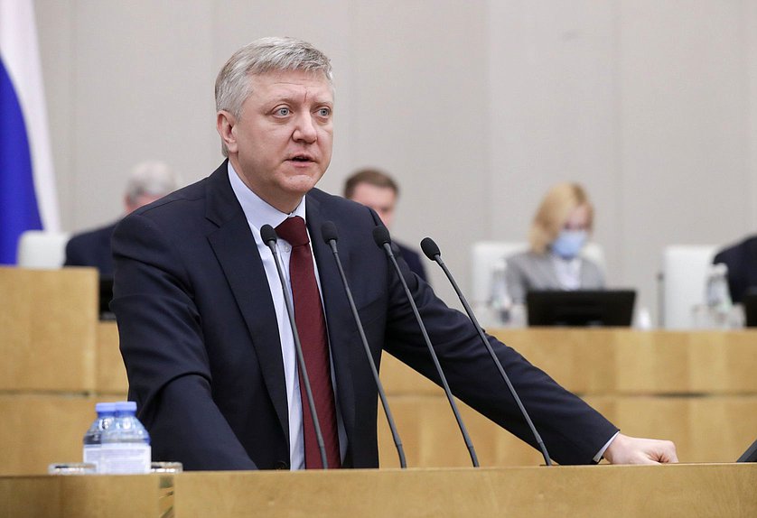 Член Комитета по государственному строительству и законодательству Дмитрий Вяткин