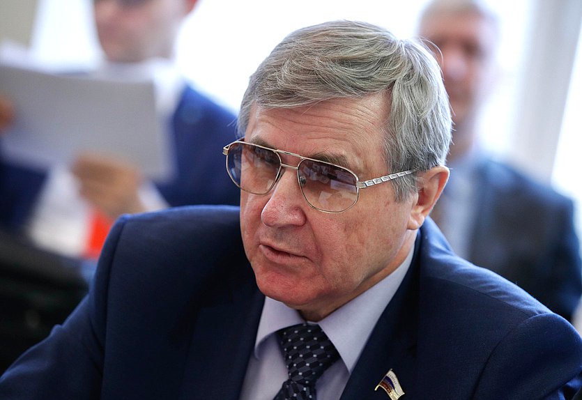 Первый заместитель Председателя Комитета по науке и высшему образованию Олег Смолин