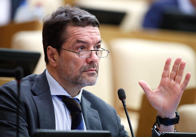 Первый заместитель Председателя Комитета по информационной политике, информационным технологиям и связи Александр Ющенко