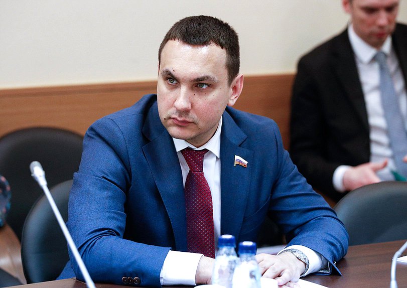 Член Комитета по экологии, природным ресурсам и охране окружающей среды Максим Иванов