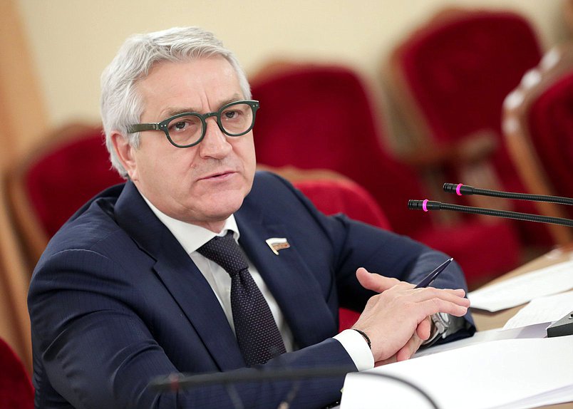 Первый заместитель Председателя Комитета по охране здоровья Леонид Огуль