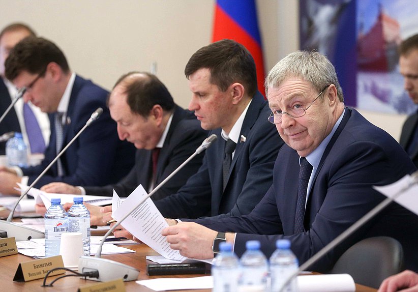 Член Комитета по экономической политике, промышленности, инновационному развитию и предпринимательству Виталий Бахметьев