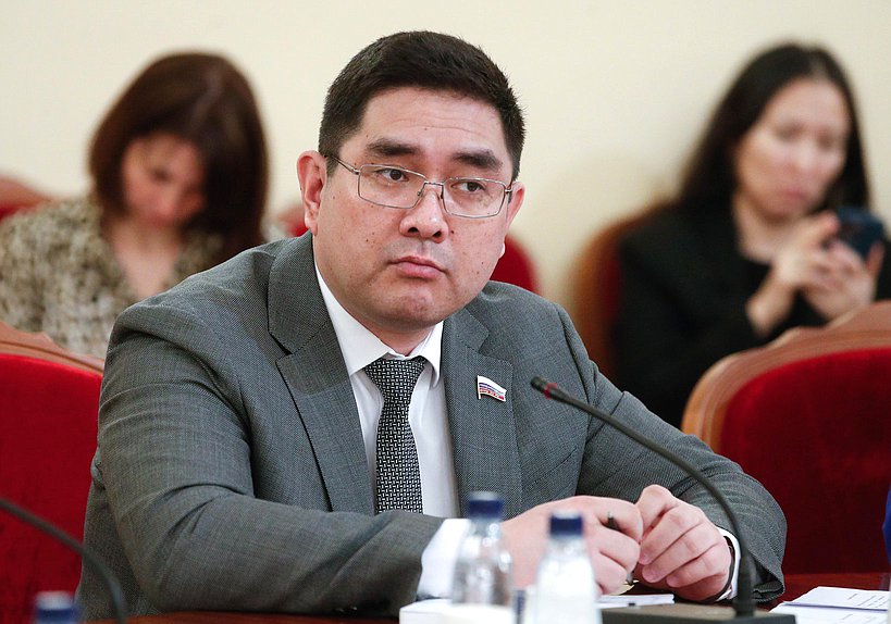 Член Комитета по охране здоровья Айдын Сарыглар