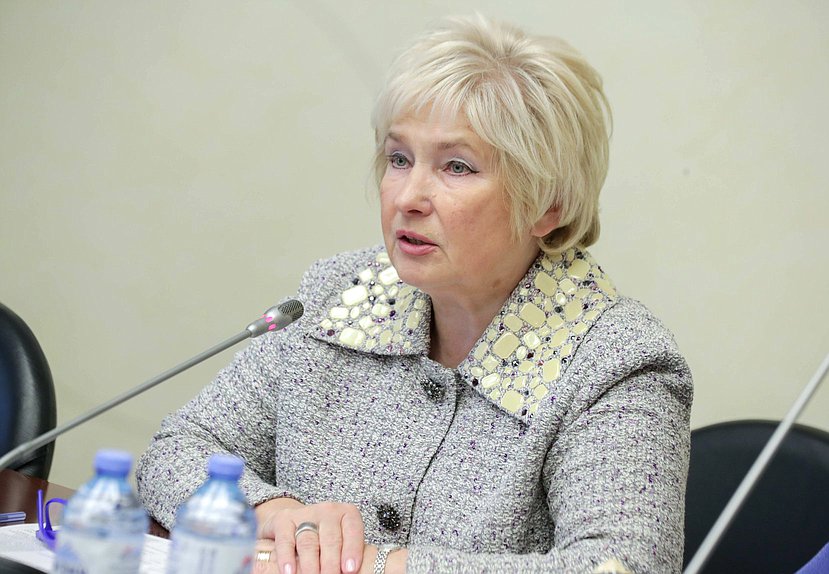 Член Комитета по образованию и науке Лидия Антонова