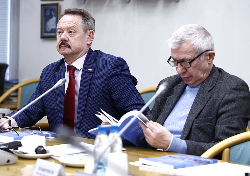 Члены Комитета по развитию Дальнего Востока и Арктики Владимир Новиков и Борис Комоцкий