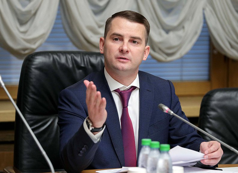 Председатель Комитета по труду, социальной политике и делам ветеранов Ярослав Нилов