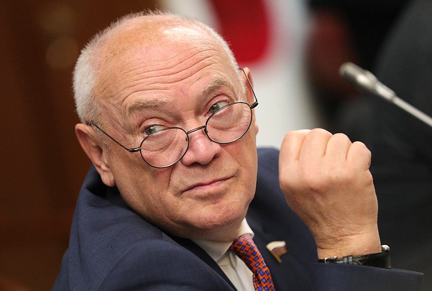 Член Комитета по охране здоровья Александр Румянцев