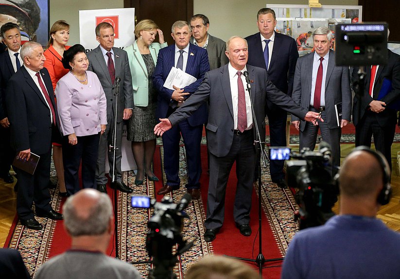 Руководитель фракции КПРФ Геннадий Зюганов