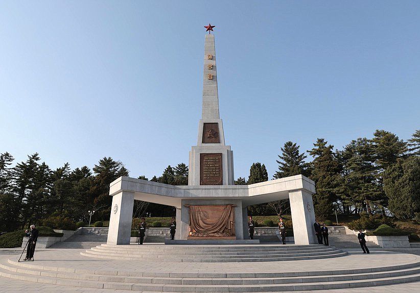 монумент "Освобождение" Пхеньян