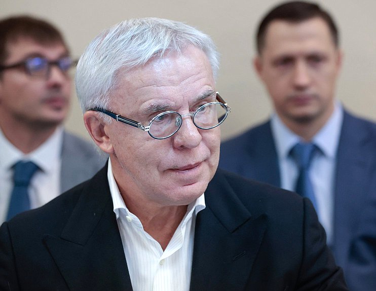 Член Комитета Комитета по экологии, природным ресурсам и охране окружающей среды Вячеслав Фетисов