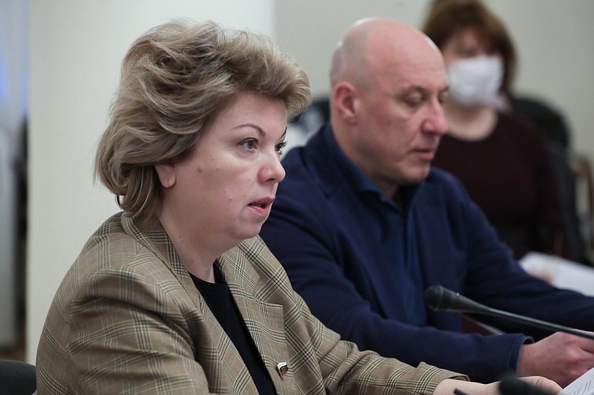 Председатель Комитета по культуре Елена Ямпольская и Первый заместитель Председателя Комитета Денис Майданов