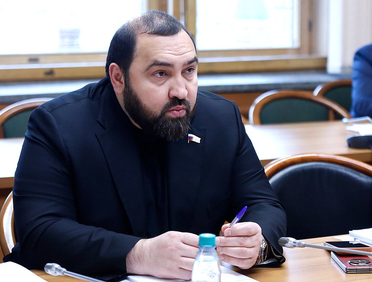 Член Комитета по охране здоровья Бийсултан Хамзаев