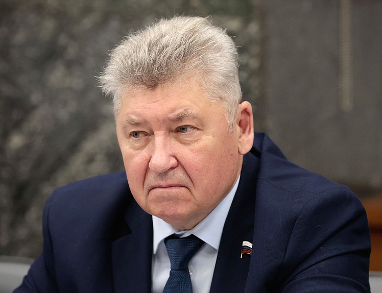 Член Комитета по науке и высшему образованию Алексей Анохин
