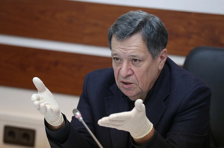 Председатель Комитета по бюджету и налогам Андрей Макаров