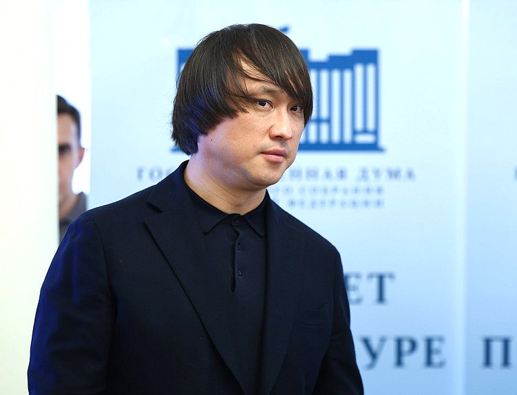 Член Комитета по культуре Сангаджи Тарбаев
