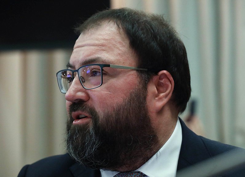 Министр цифрового развития, связи и массовых коммуникаций РФ Максут Шадаев