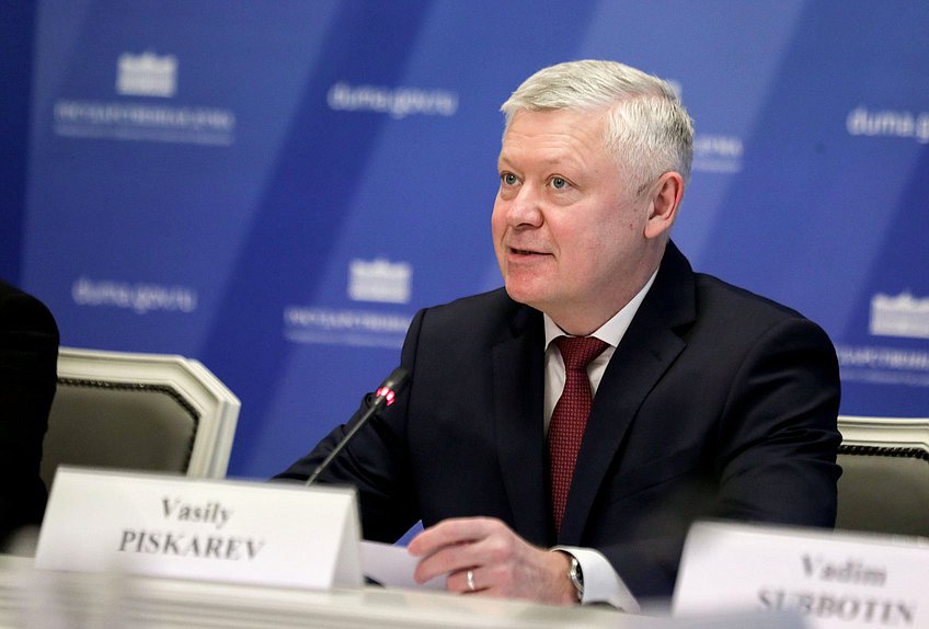 Председатель Комитета по безопасности и противодействию коррупции Василий Пискарев