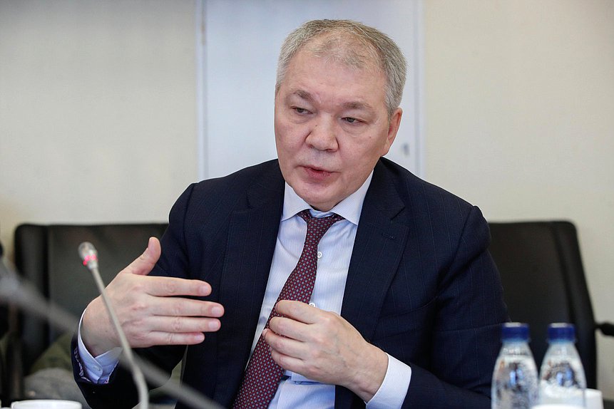 Председатель Комитета по делам СНГ, евразийской интеграции и связям с соотечественниками Леонид Калашников