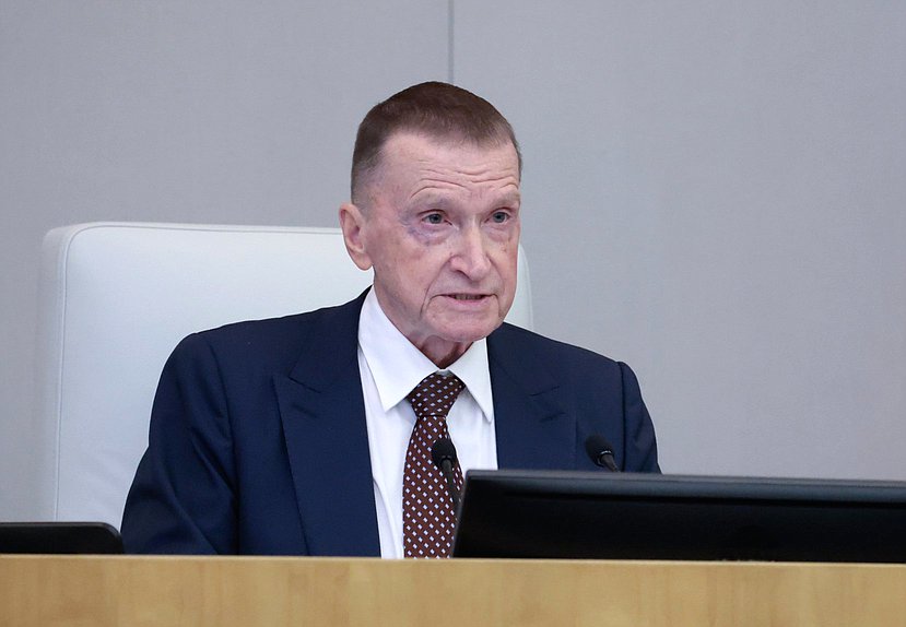 Член фракции "Единая Россия" Юрий Петров