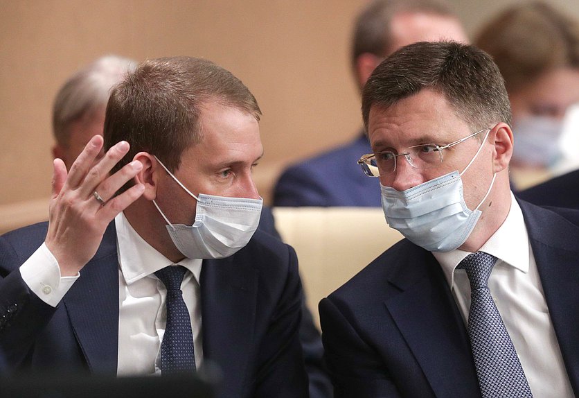 Министр по развитию Дальнего Востока и Арктики Александр Козлов и Министр энергетики РФ Александр Новак