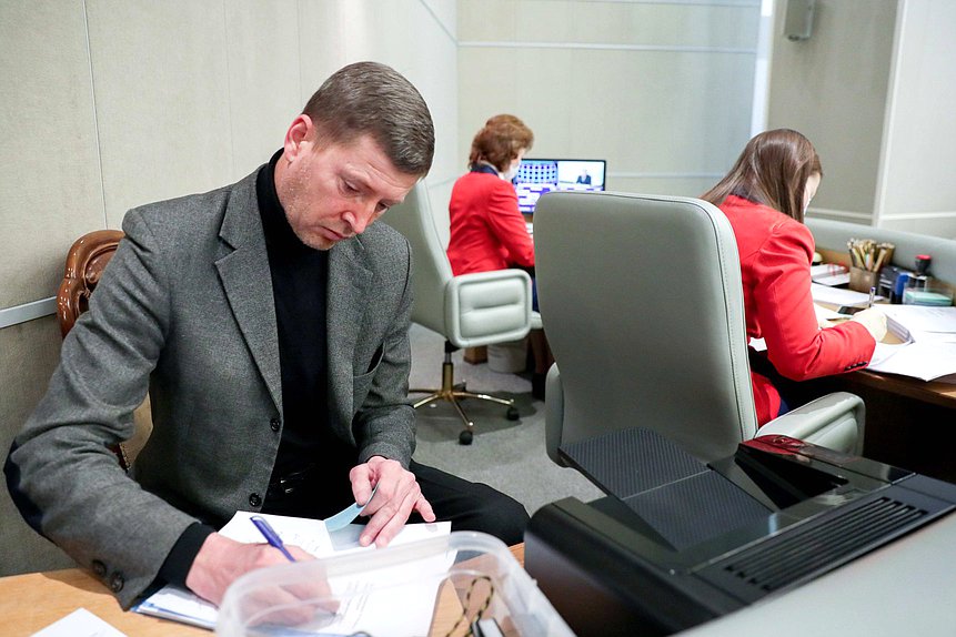 Член Комитета по государственному строительству и законодательству Сергей Иванов