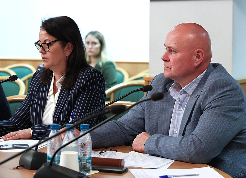 круглый стол Комитета по труду, социальной политике и делам ветеранов на тему «Увековечение памяти погибших при защите Отечества: вопросы правоприменения и законодательного совершенствования»