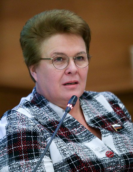 Первый заместитель Председателя Комитета по вопросам семьи, женщин и детей Ольга Окунева