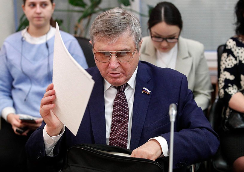 Первый заместитель Председателя Комитета по науке и высшему образованию Олег Смолин