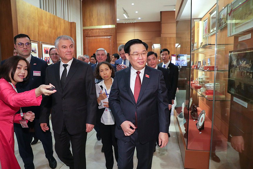 Chairman of the State Duma Vyacheslav Volodin and Chairman of the National Assembly of the Socialist Republic of Vietnam Vương Đình Huệ