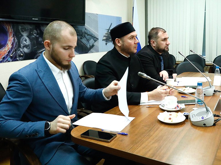 Круглый стол на тему защиты позиций русского языка в странах постсоветского пространства