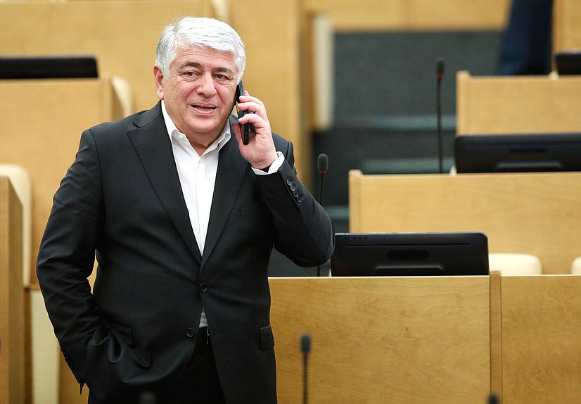 Член Комитета по государственному строительству и законодательству Отари Аршба