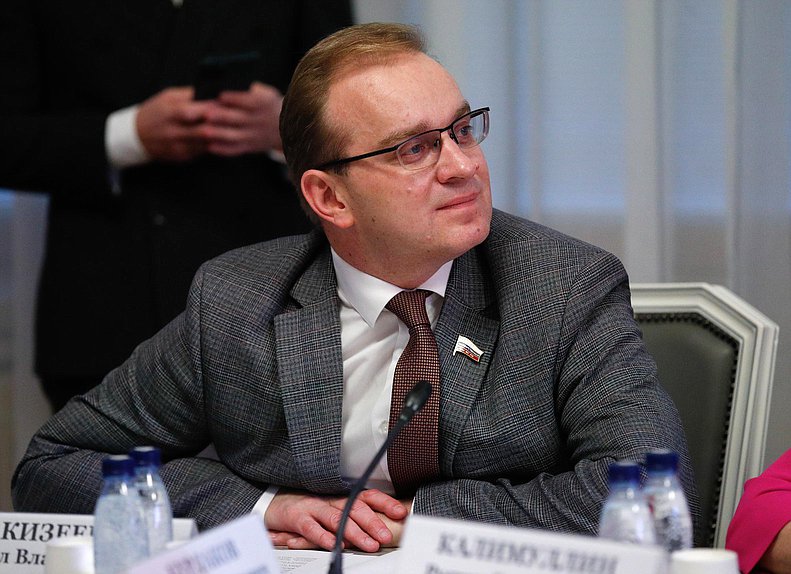 Член Комитета по охране здоровья Михаил Кизеев