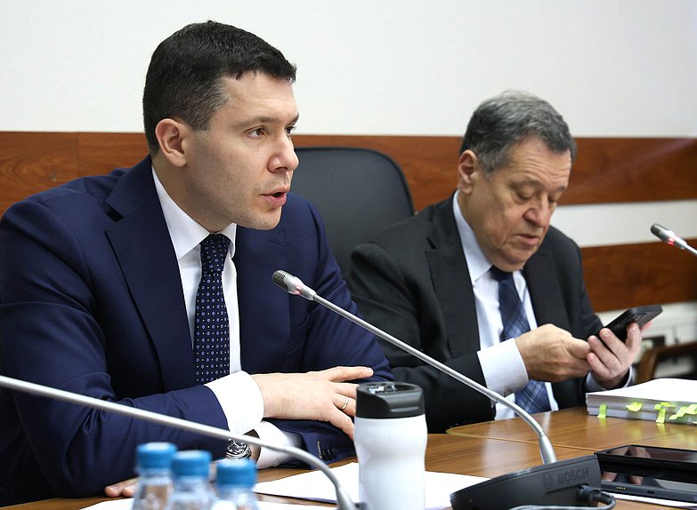 Министр промышленности и торговли РФ Антон Алиханов и Председатель Комитета по бюджету и налогам Андрей Макаров