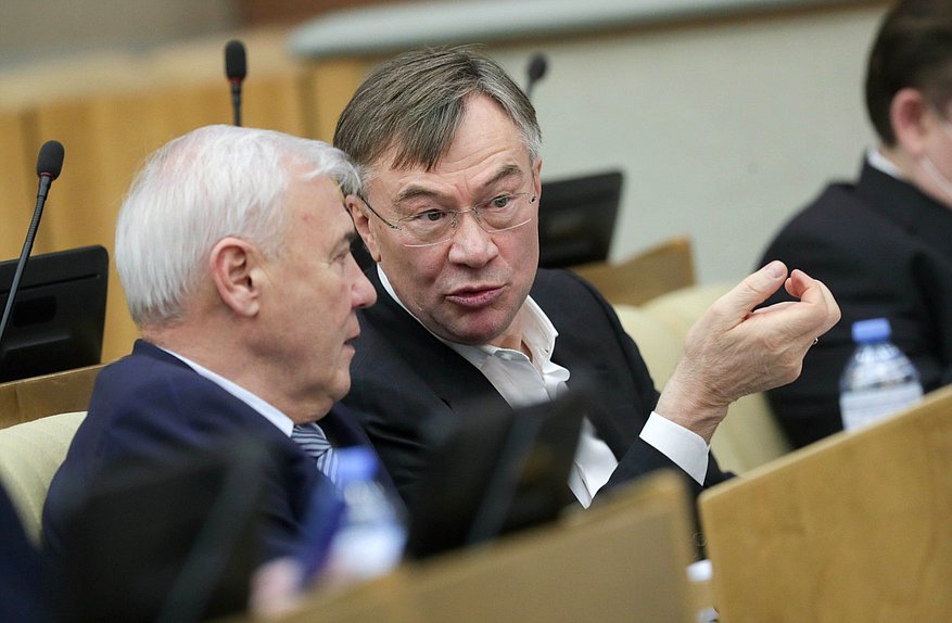 Председатель Комитета по финансовому рынку Анатолий Аксаков и заместитель Председателя Комитета по промышленности и торговле Александр Терентьев
