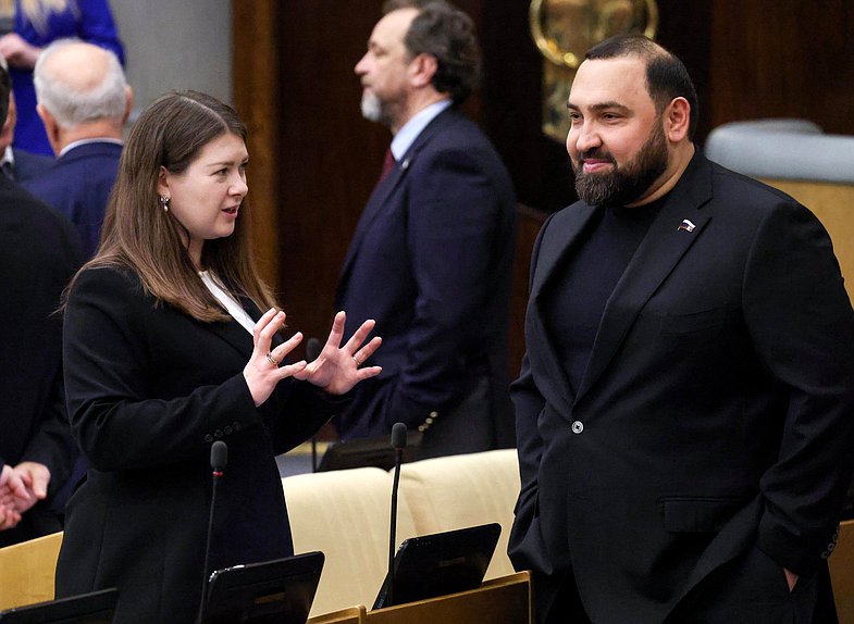 Заместитель Председателя Комитета по развитию гражданского общества, вопросам общественных и религиозных объединений Ольга Занко и член Комитета по охране здоровья Бийсултан Хамзаев